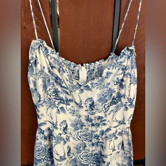New Reformation Marin Floral Mini Dress in Blue and White Pompadour - Picture 6 of 10